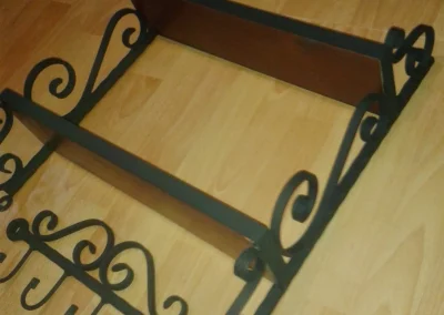 kovácsoltvas keret fa polc