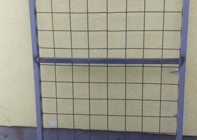 Vas hálós kiskapu ajtó Nyíregyháza