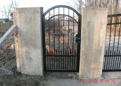 Kovácsoltvas kiskapu Monostorpályi