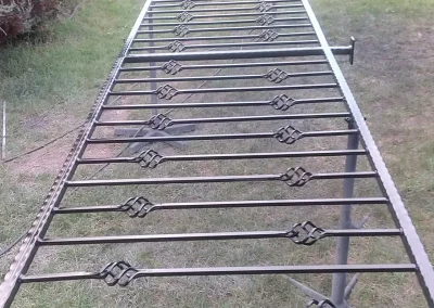 Hosszú kovácsoltvas korlát Debrecen