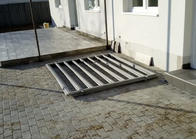 modern kerítés, kapu Debrecen